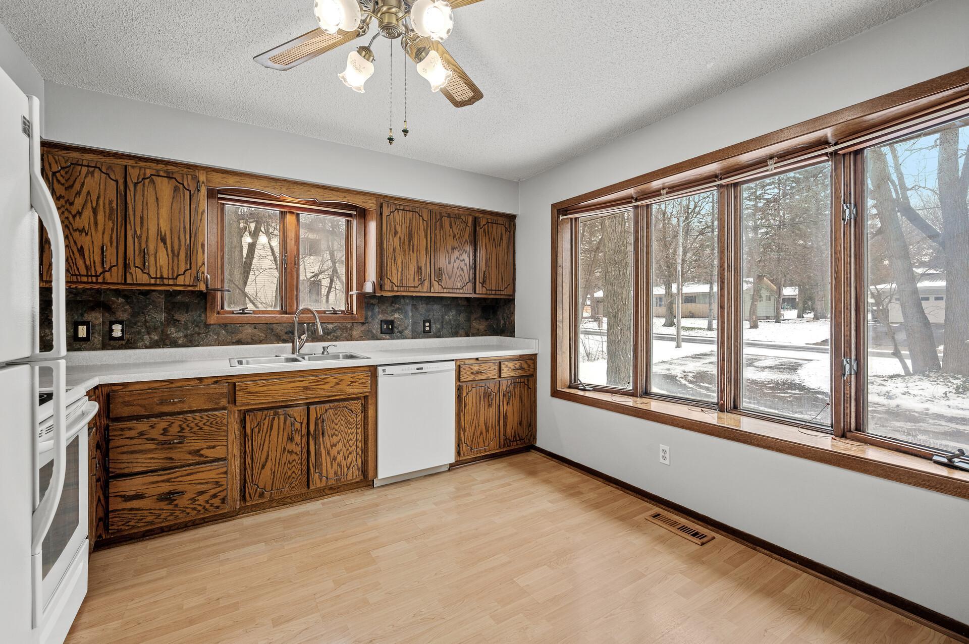 4856 Larson Road Shoreview, MN 55126 - Photo 6 of 42