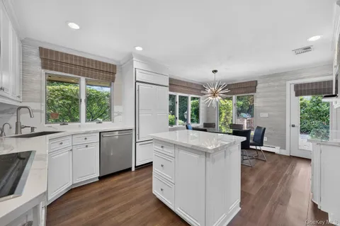 $2,350,000 | 12 Locust Lane, Roslyn Heights, NY 11577