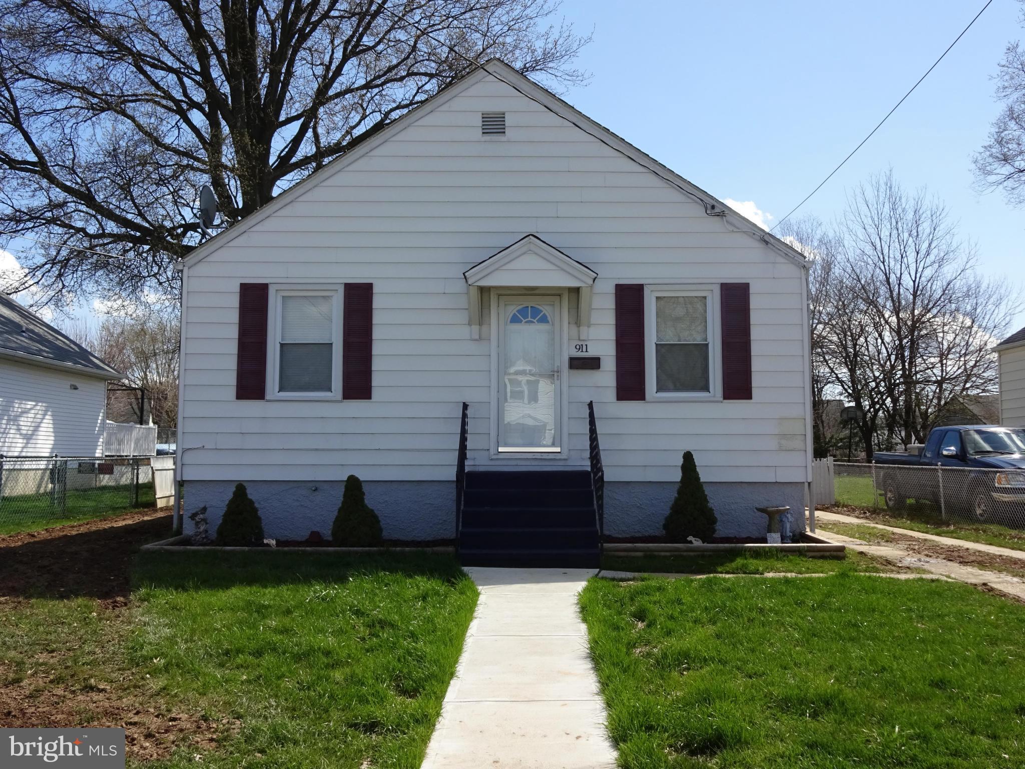 911 Woodlynn Road Baltimore, MD 21221 - Photo 1 of 10 a front view of a house with garden