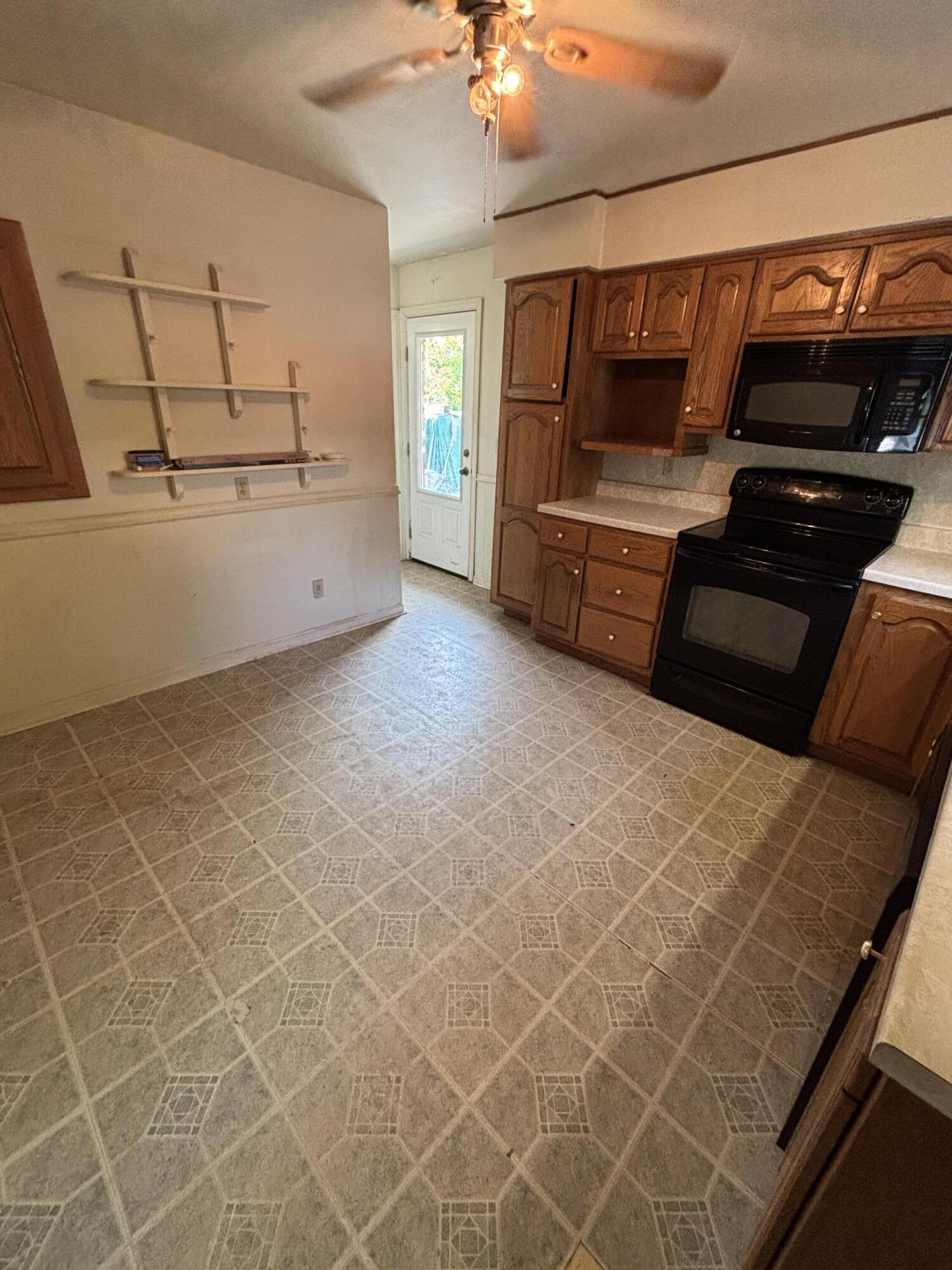 810 East Riverside Drive Salem, VA 24153 - Photo 6 of 16 IMG_7010