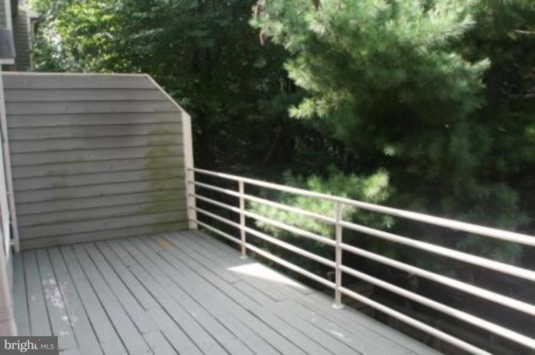 11118 Lakespray Way Reston, VA 20191 - Photo 5 of 7 Deck