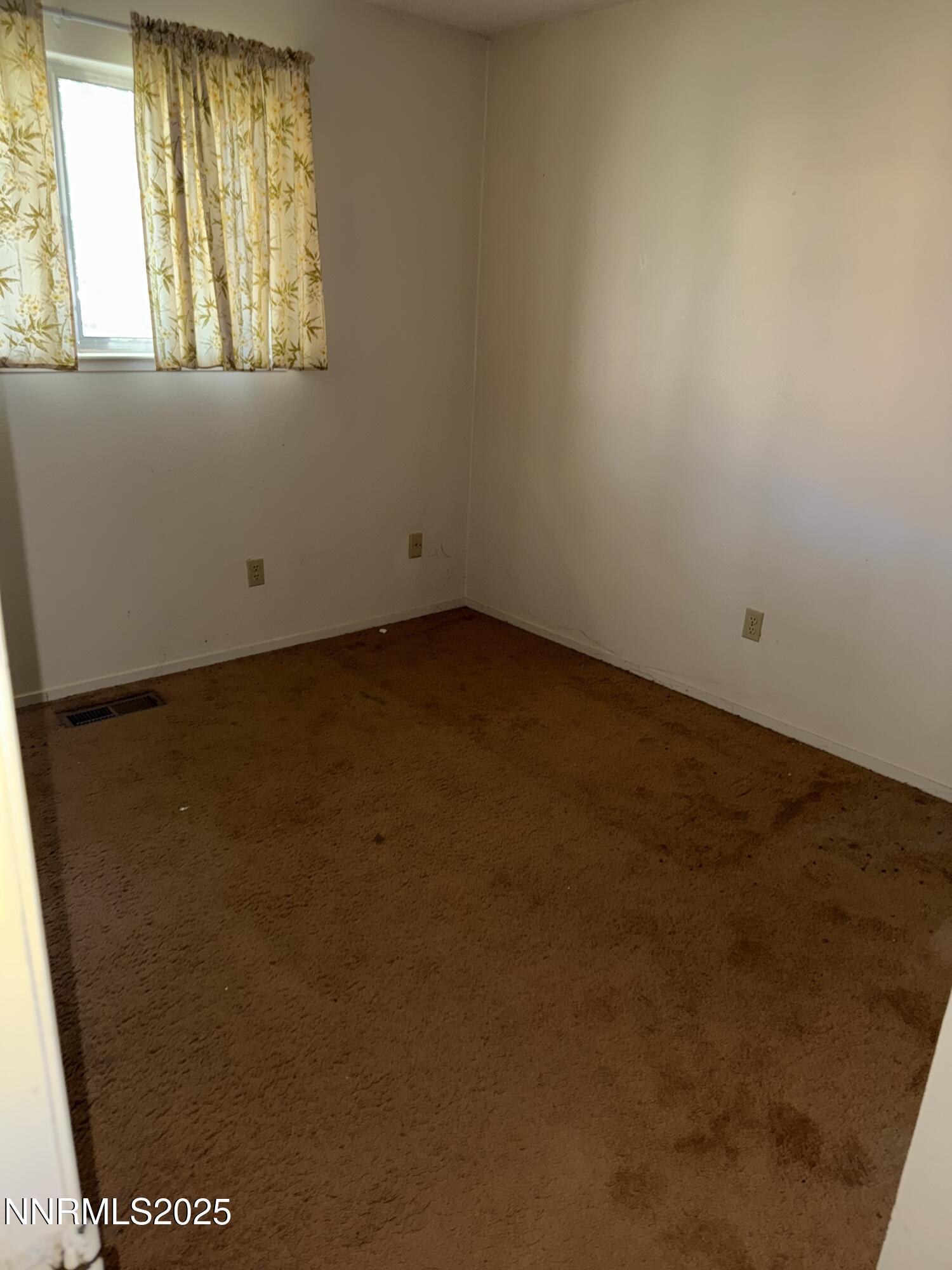 6521 Flower Street Reno, NV 89506 - Photo 7 of 9 an empty room with a window
