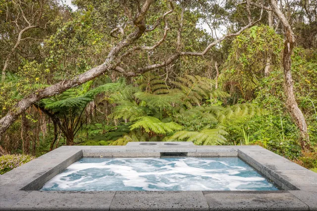 a view of yard with green space