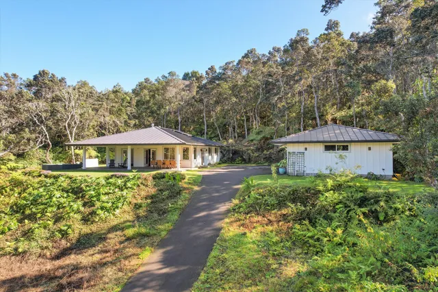 a view of a house with yard and trees