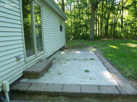 5239 West Carpenter Road Flint, MI 48504 - Photo 14 of 16 20403149-13.JPG