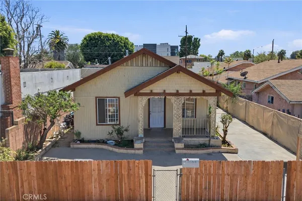 $754,000 | 910 East 19th Street, Long Beach, CA 90806