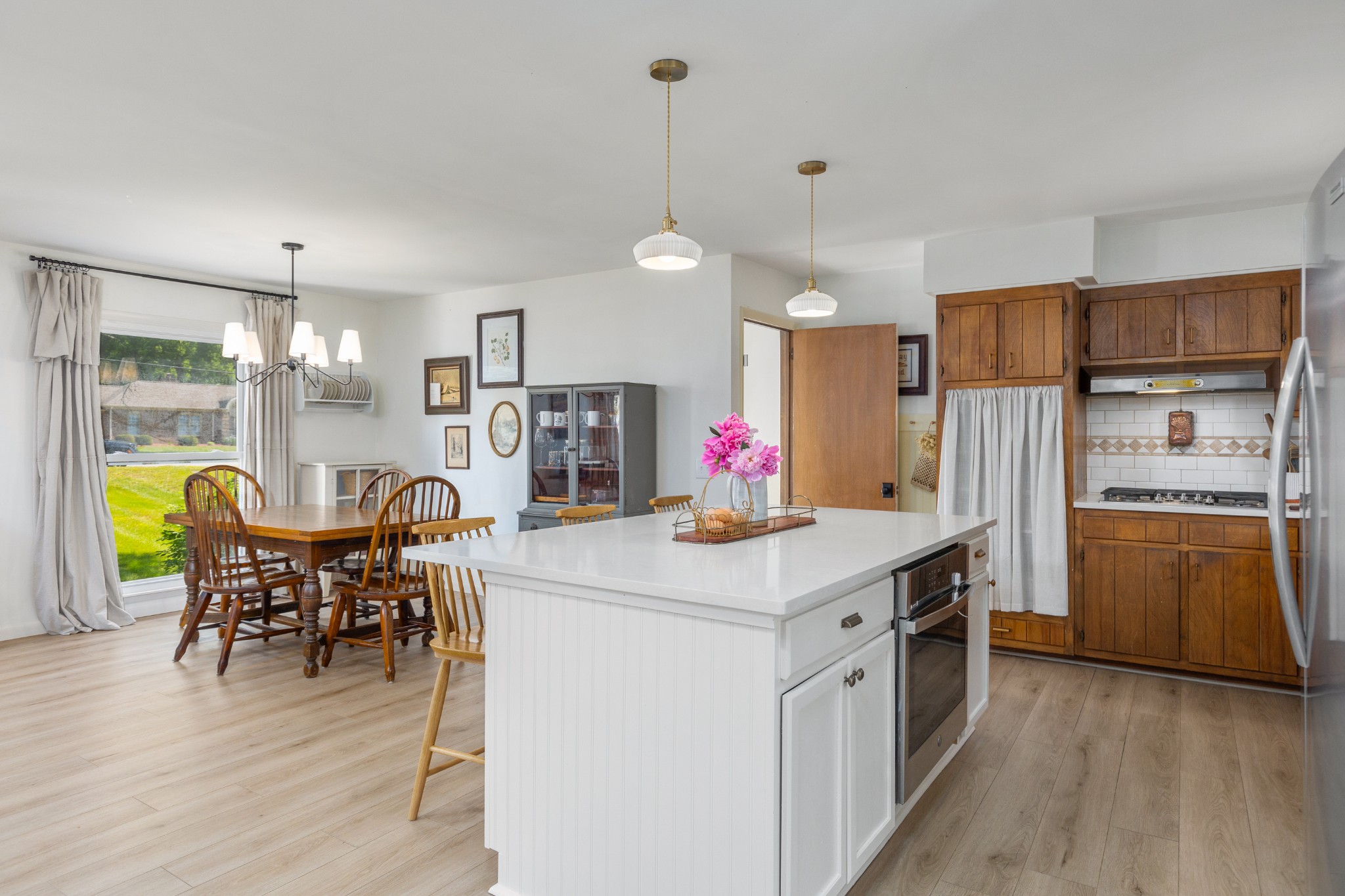 817 Fredricksburg Road Mount Juliet, TN 37122 - Photo 22 of 56 a kitchen with stainless steel appliances granite countertop a stove refrigerator and a dining table with wooden floor