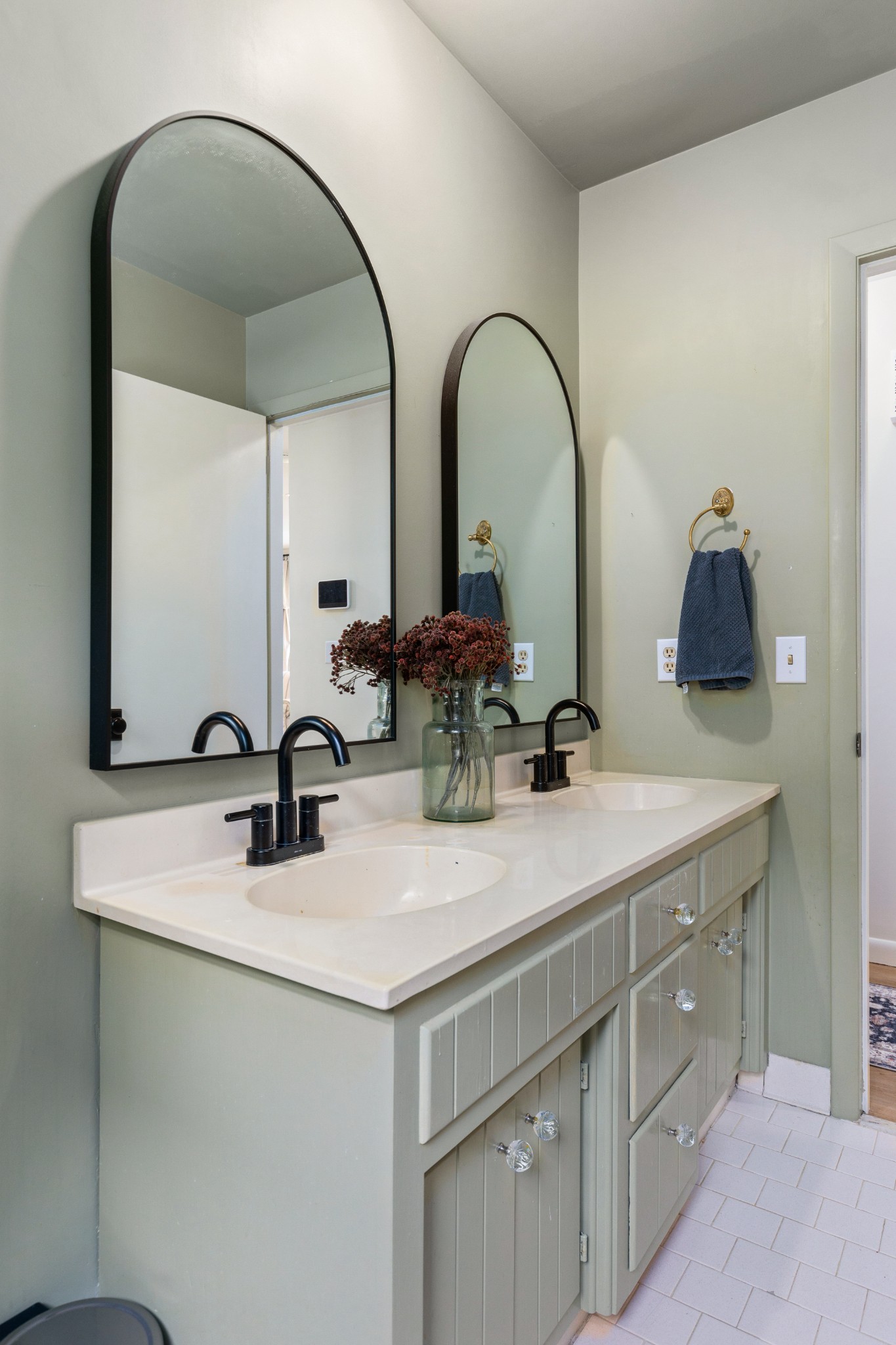 817 Fredricksburg Road Mount Juliet, TN 37122 - Photo 29 of 56 a bathroom with a double vanity sink