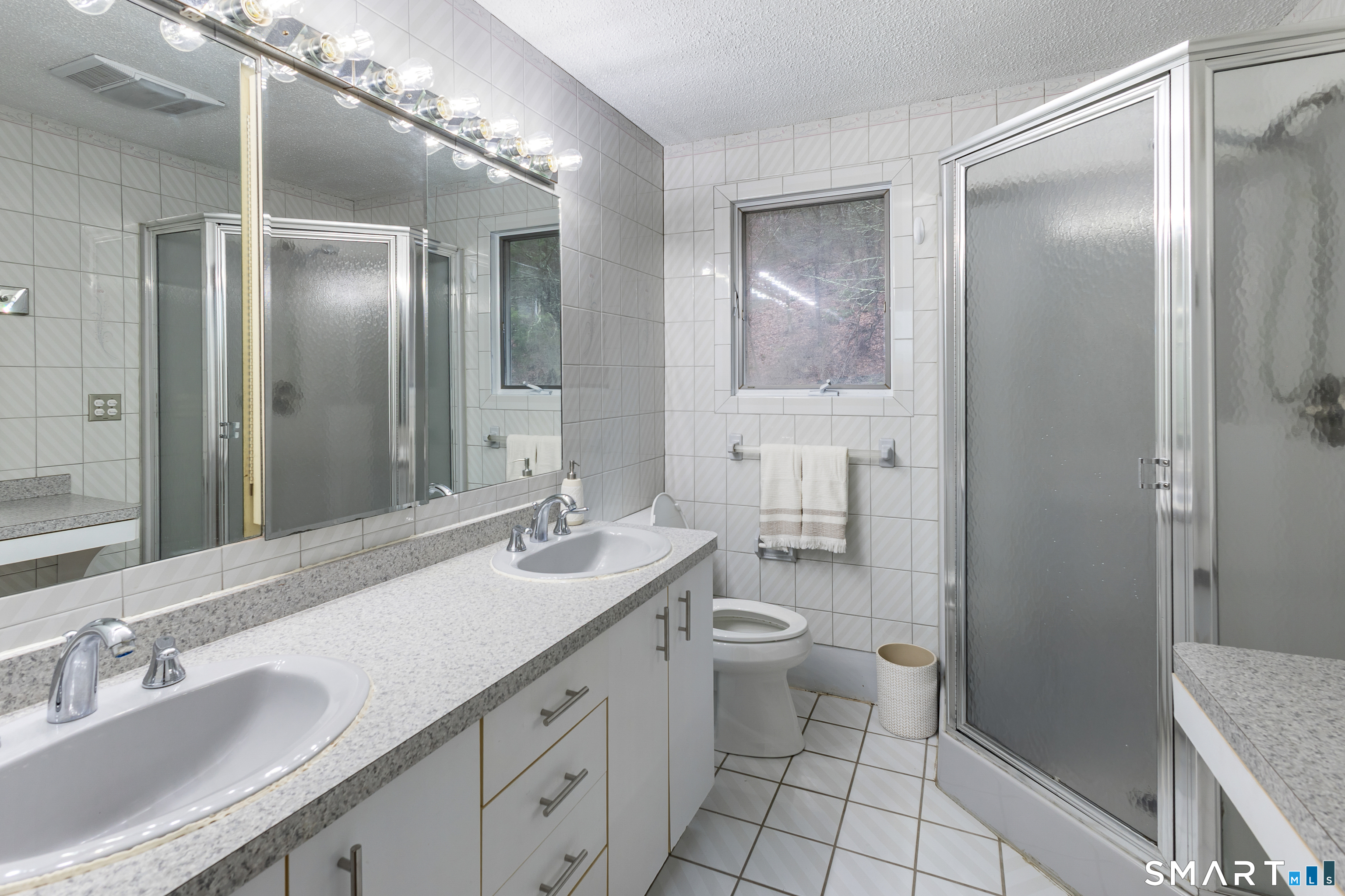 503 Waterbury Road Bristol, CT 06010 - Photo 17 of 37