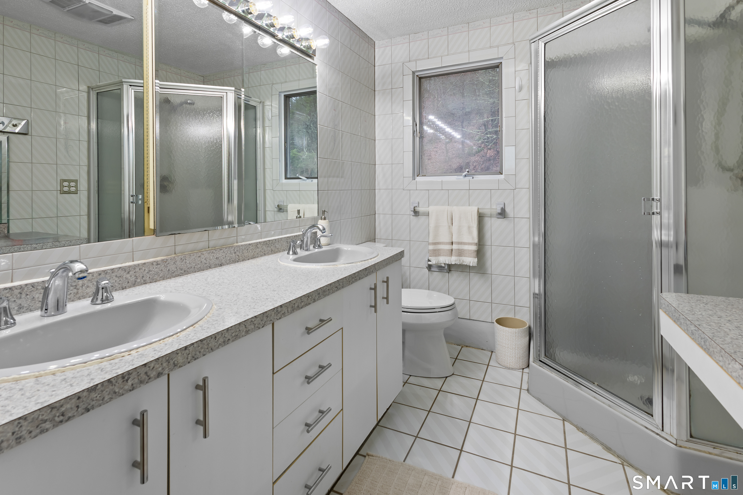 503 Waterbury Road Bristol, CT 06010 - Photo 19 of 37