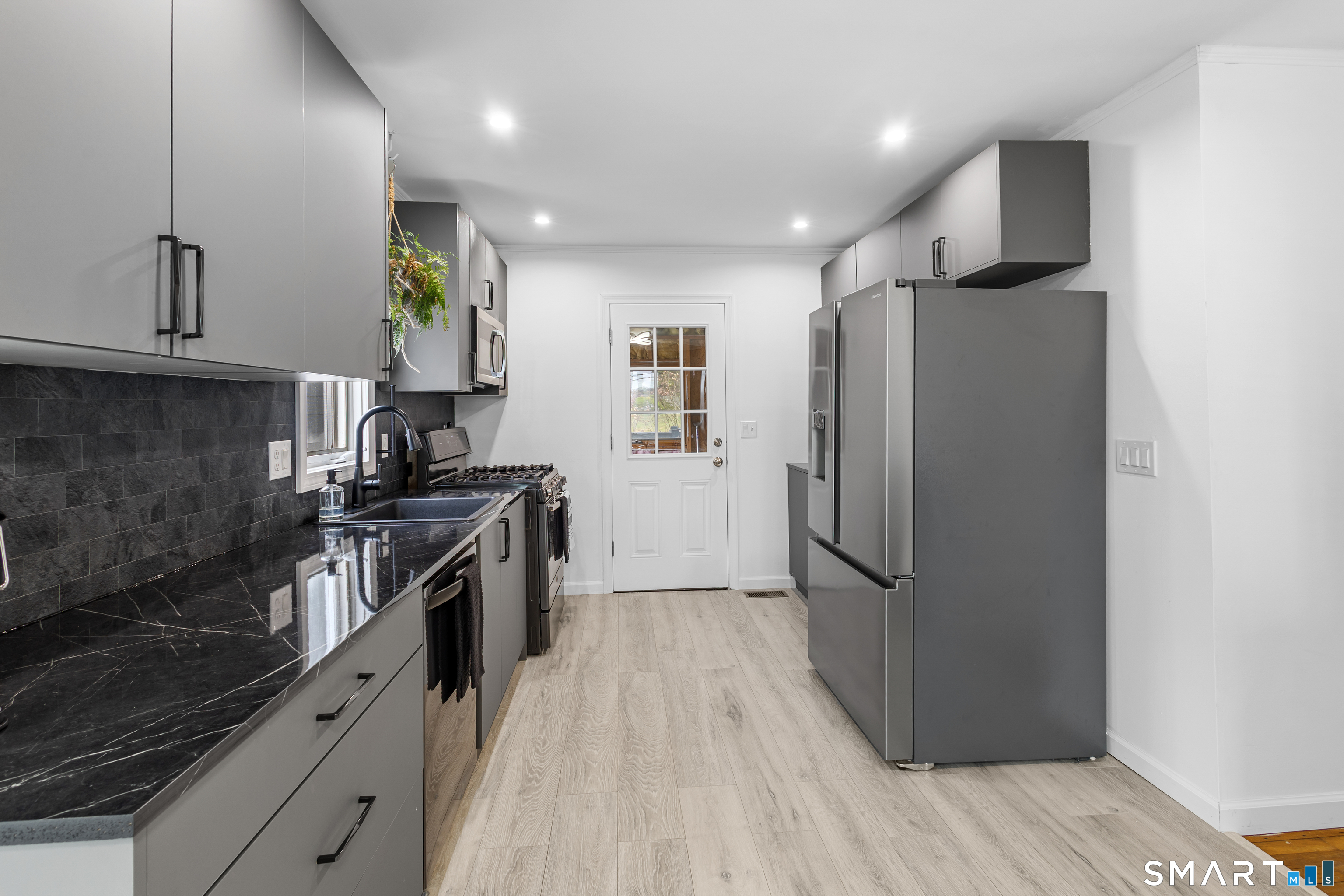 503 Waterbury Road Bristol, CT 06010 - Photo 4 of 37