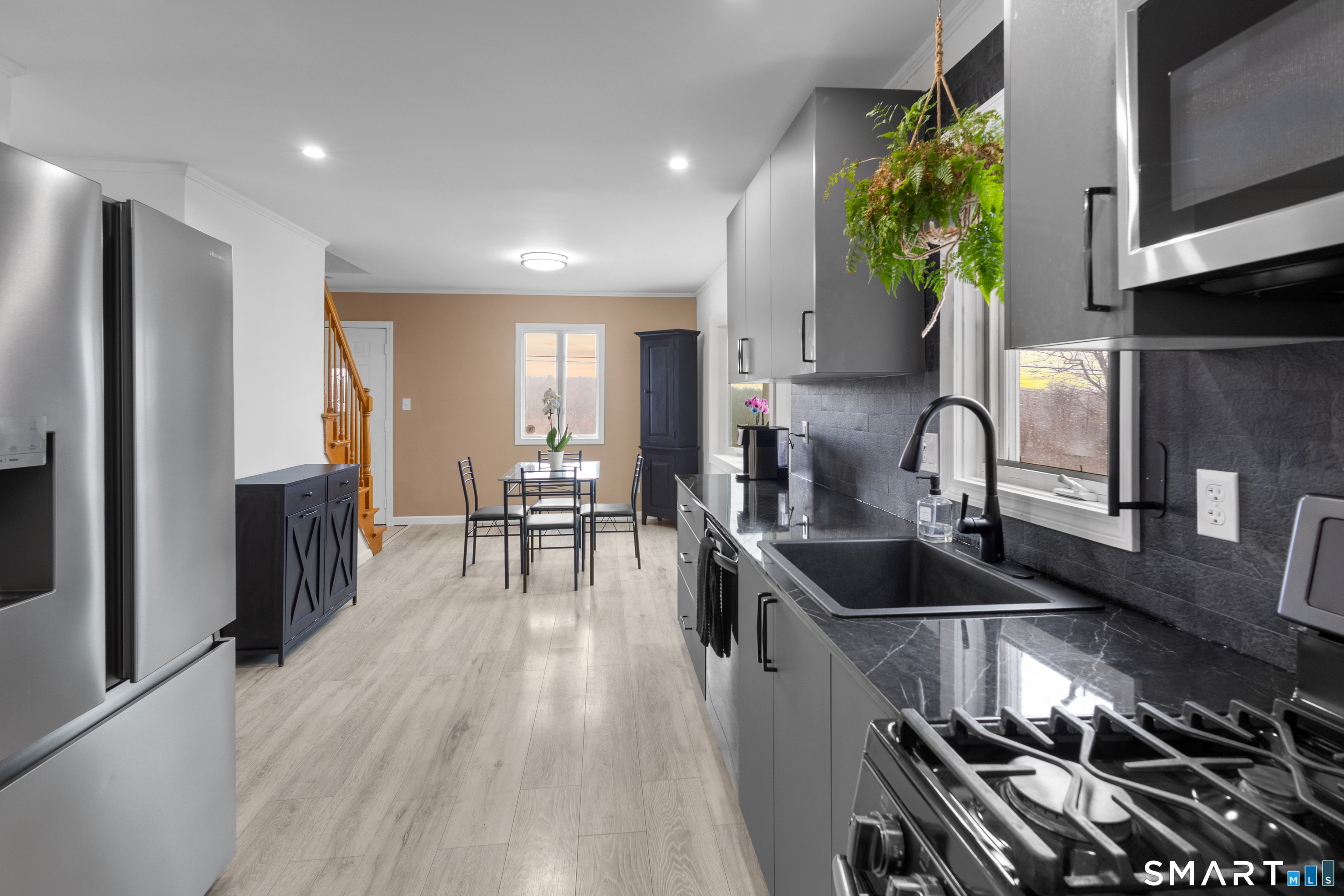 503 Waterbury Road Bristol, CT 06010 - Photo 6 of 37