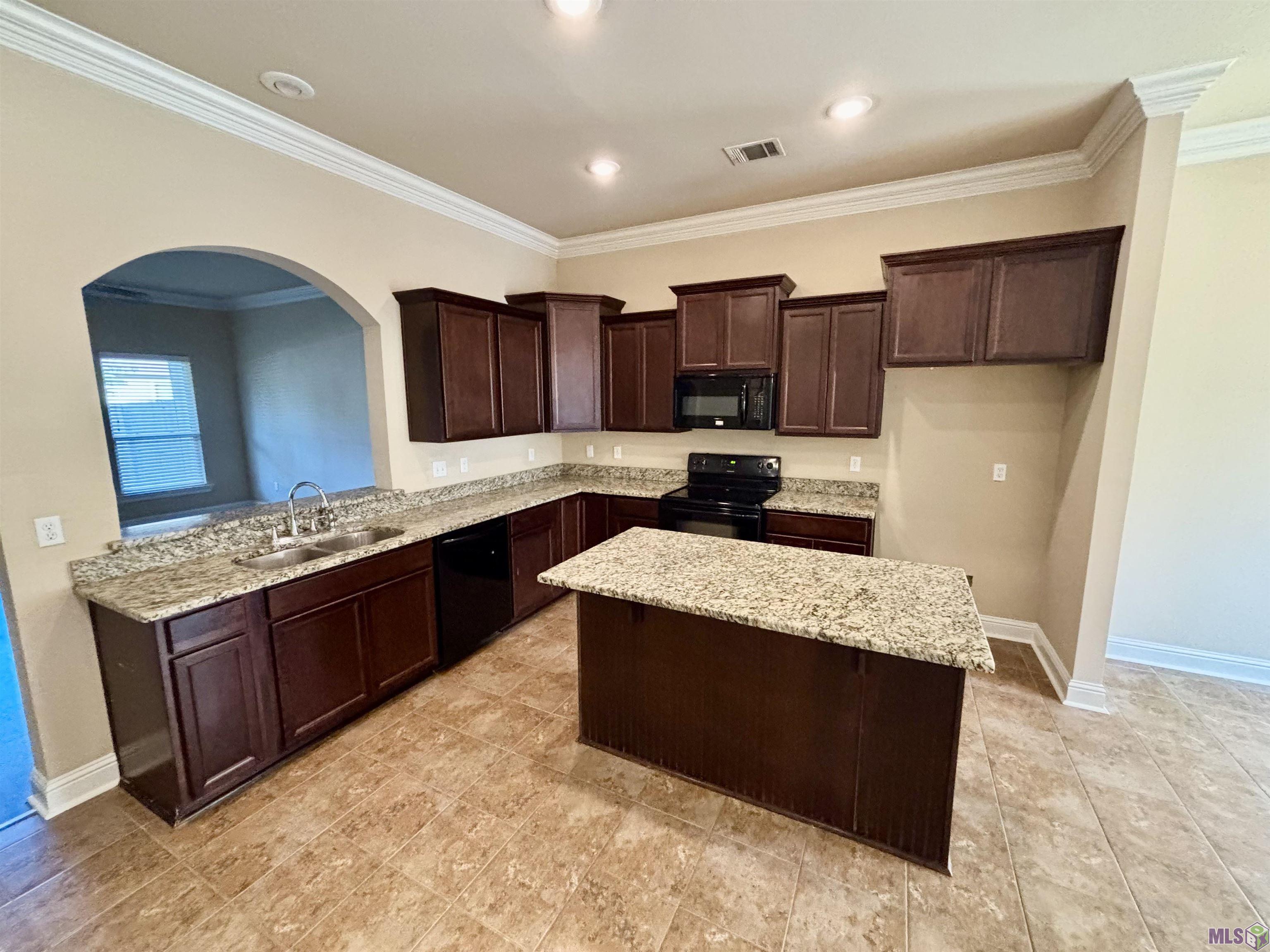 25397 Lake Providence Drive Denham Springs, LA 70726 - Photo 2 of 11