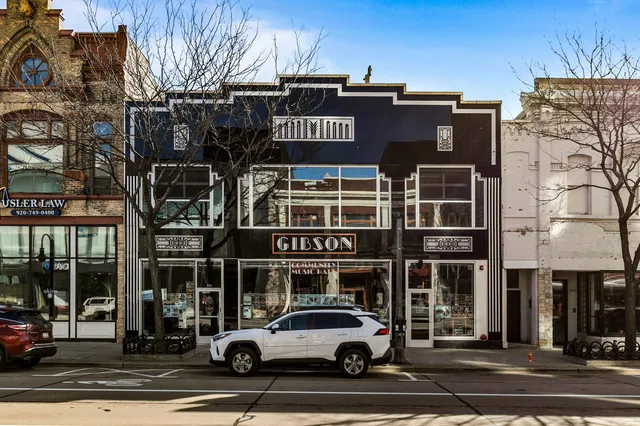 $2,680,000 | 211 West College Avenue, Appleton, WI 54911