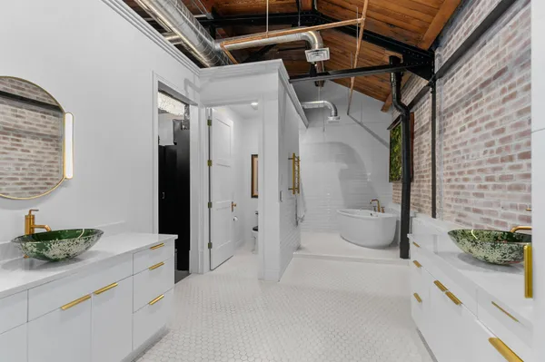 $2,680,000 | 211 West College Avenue, Appleton, WI 54911