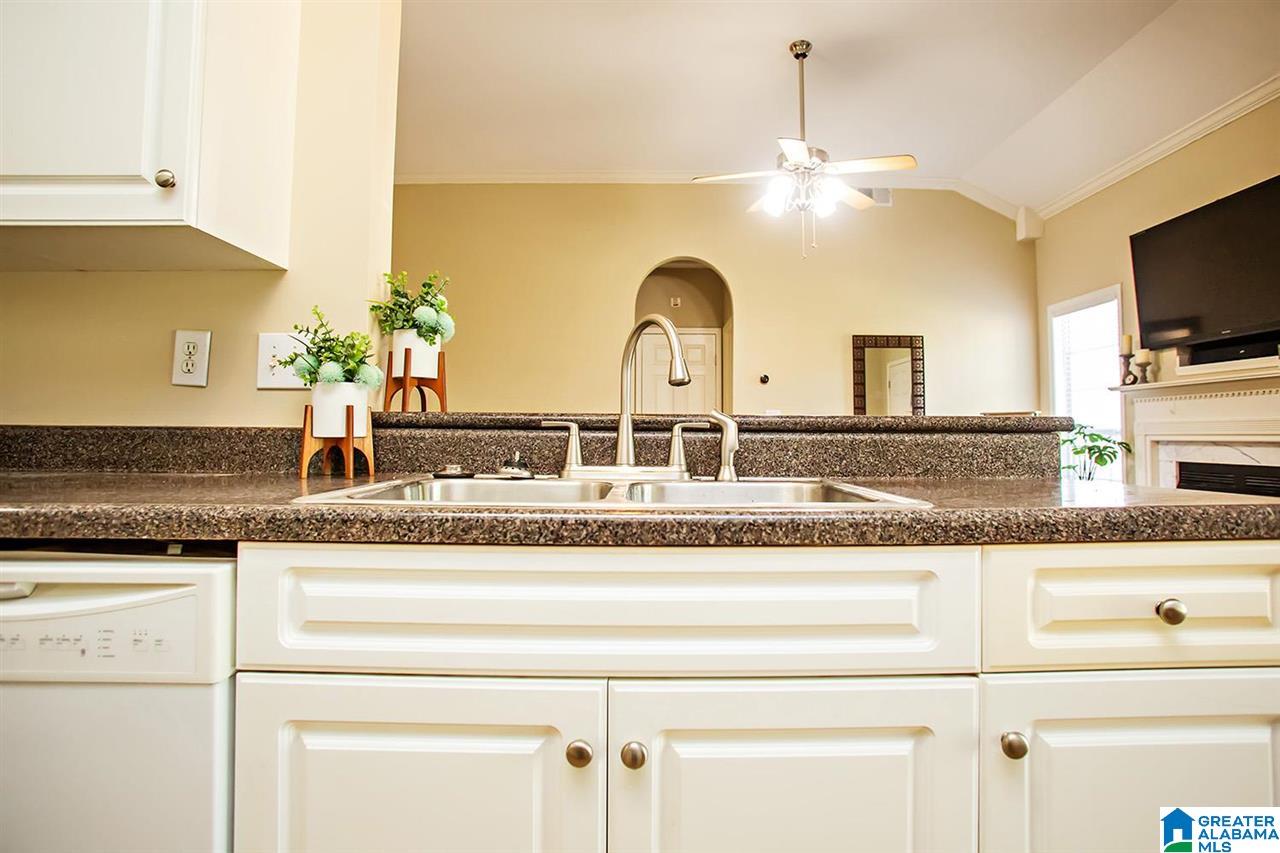 809 Waterford Circle Calera, AL 35040 - Photo 7 of 23