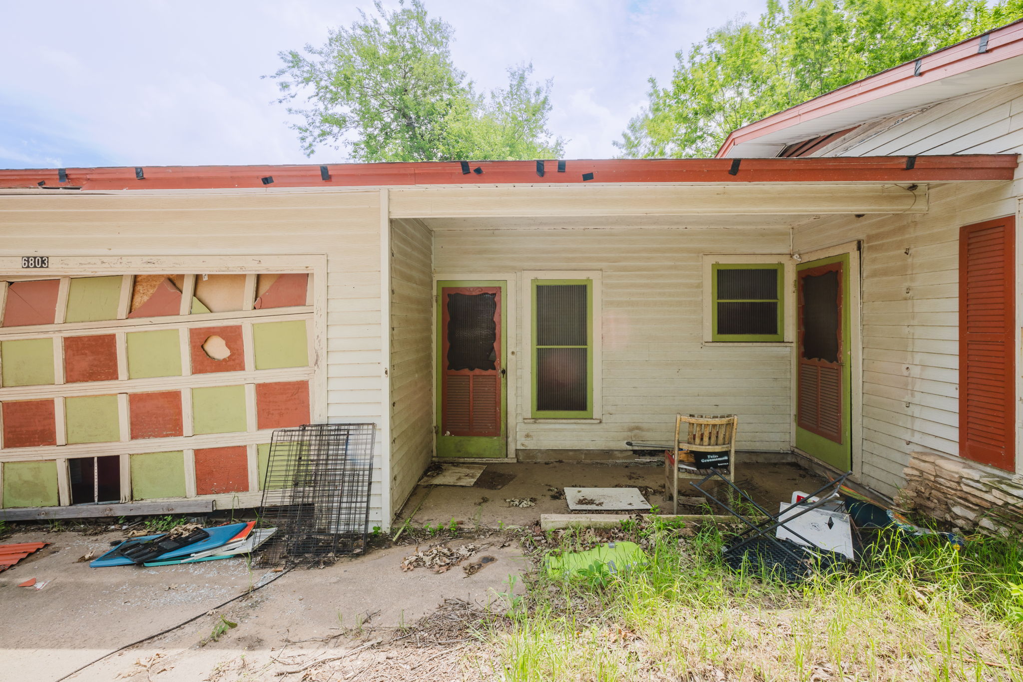 6803 Viewing Place Austin, TX 78719 - Photo 18 of 20 A promising project awaiting transformation, featuring a detached garage and weathered siding.