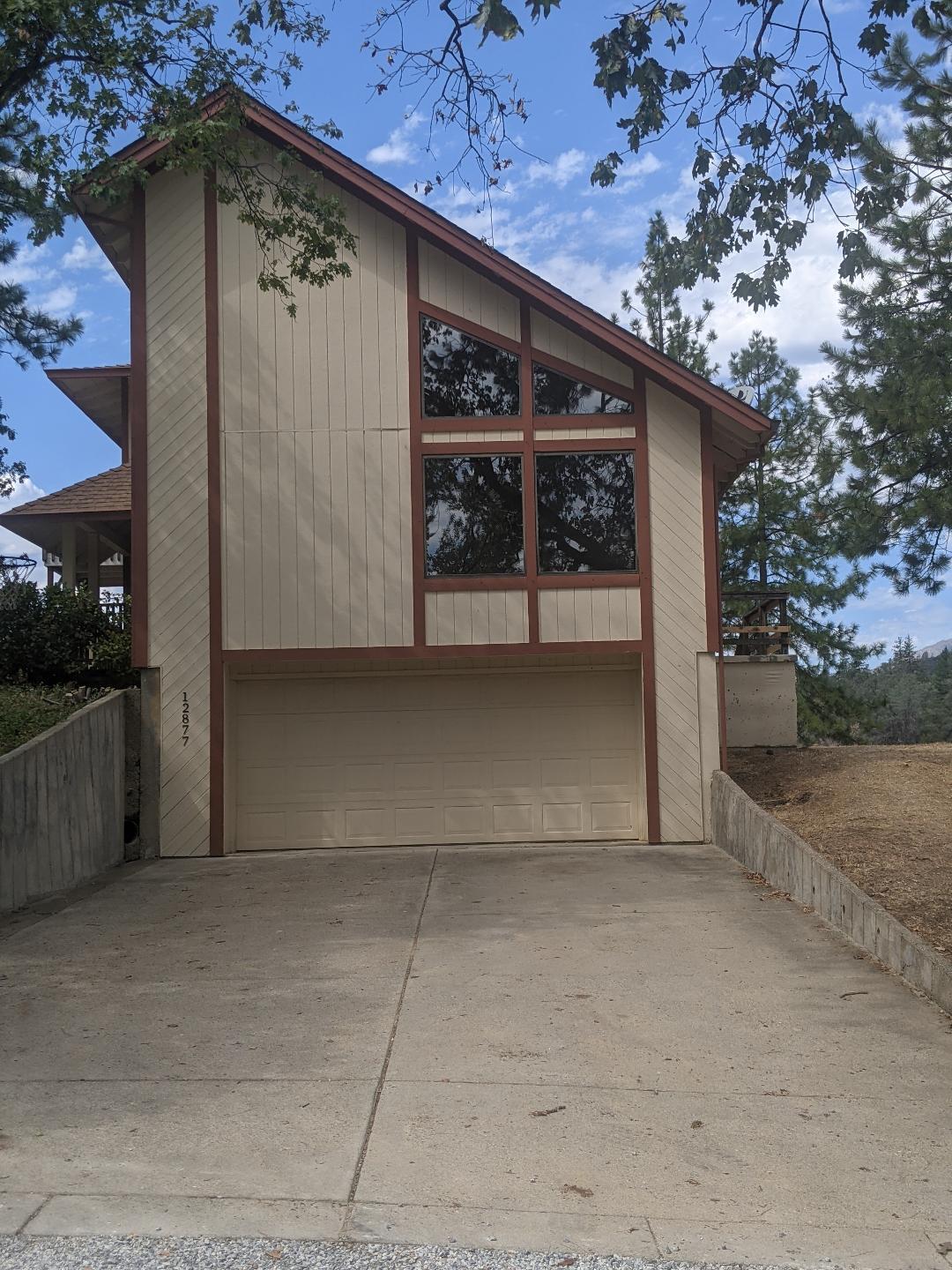 12877 Bobs Mountain Road Redding, CA 96003 - Photo 43 of 51 a view of a car garage
