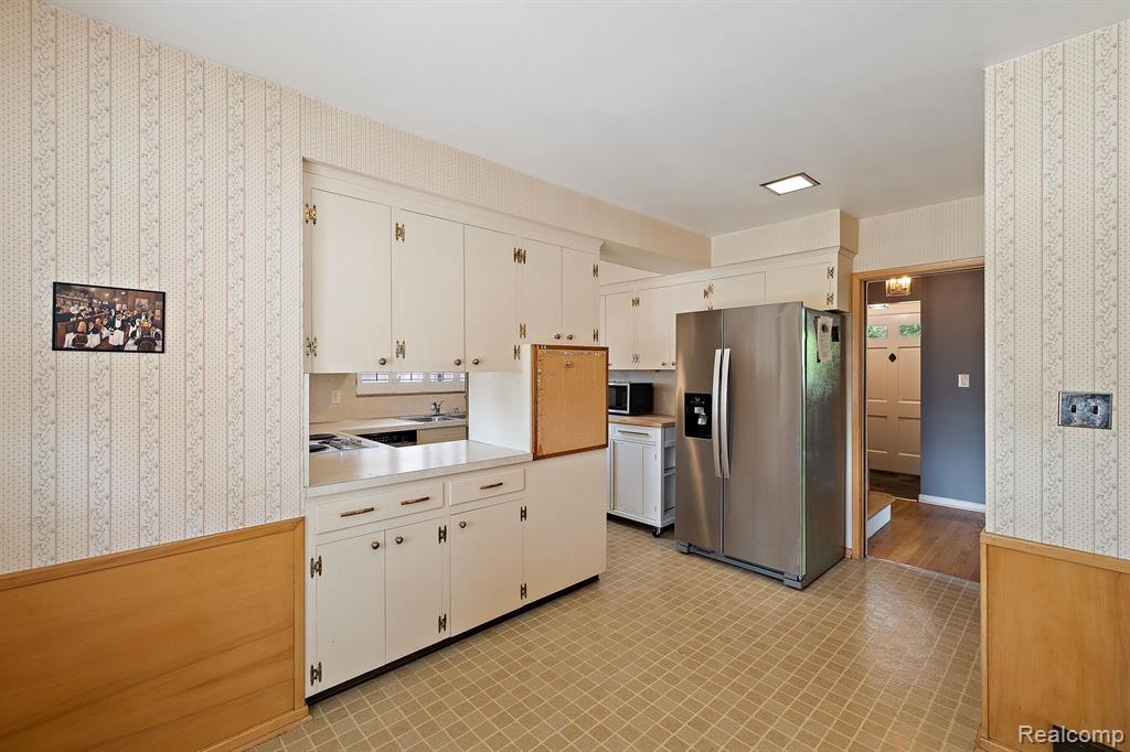 1730 Littlestone Road Grosse Pointe Woods, MI 48236 - Photo 13 of 45