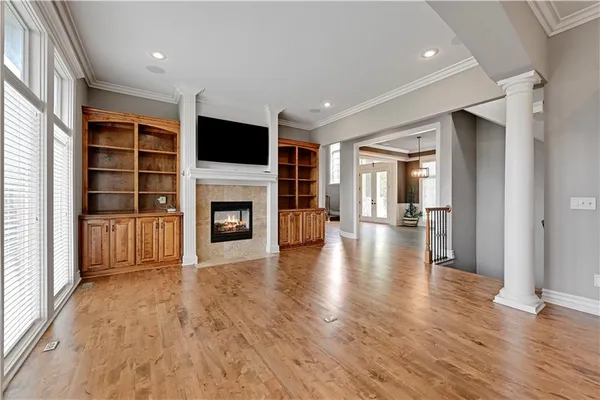 $945,000 | 9414 West 149th Terrace, Overland Park, KS 66221