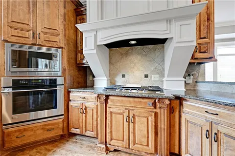$915,000 | 9414 West 149th Terrace, Overland Park, KS 66221