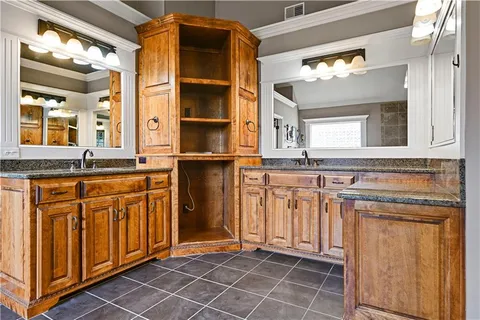 $915,000 | 9414 West 149th Terrace, Overland Park, KS 66221