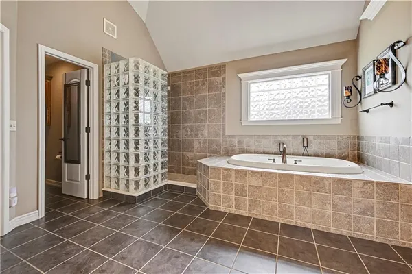 $945,000 | 9414 West 149th Terrace, Overland Park, KS 66221