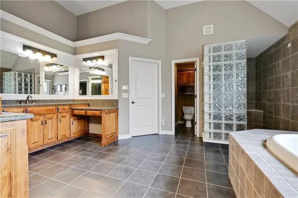 $945,000 | 9414 West 149th Terrace, Overland Park, KS 66221