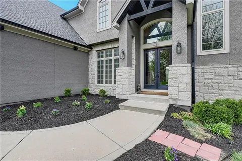 $915,000 | 9414 West 149th Terrace, Overland Park, KS 66221