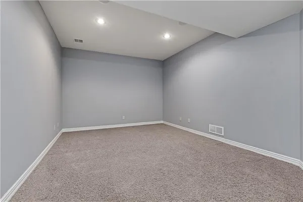 $945,000 | 9414 West 149th Terrace, Overland Park, KS 66221