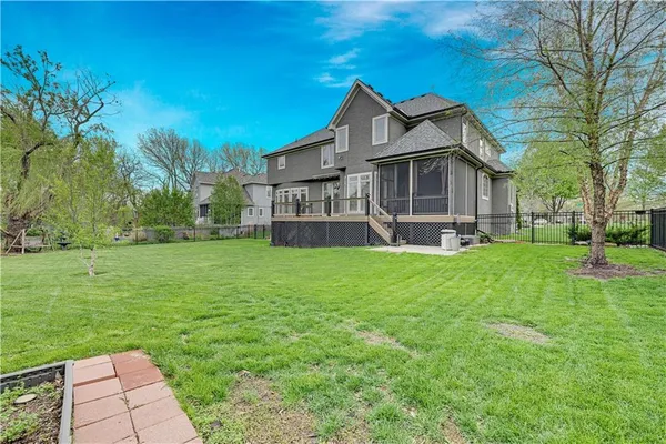 $945,000 | 9414 West 149th Terrace, Overland Park, KS 66221