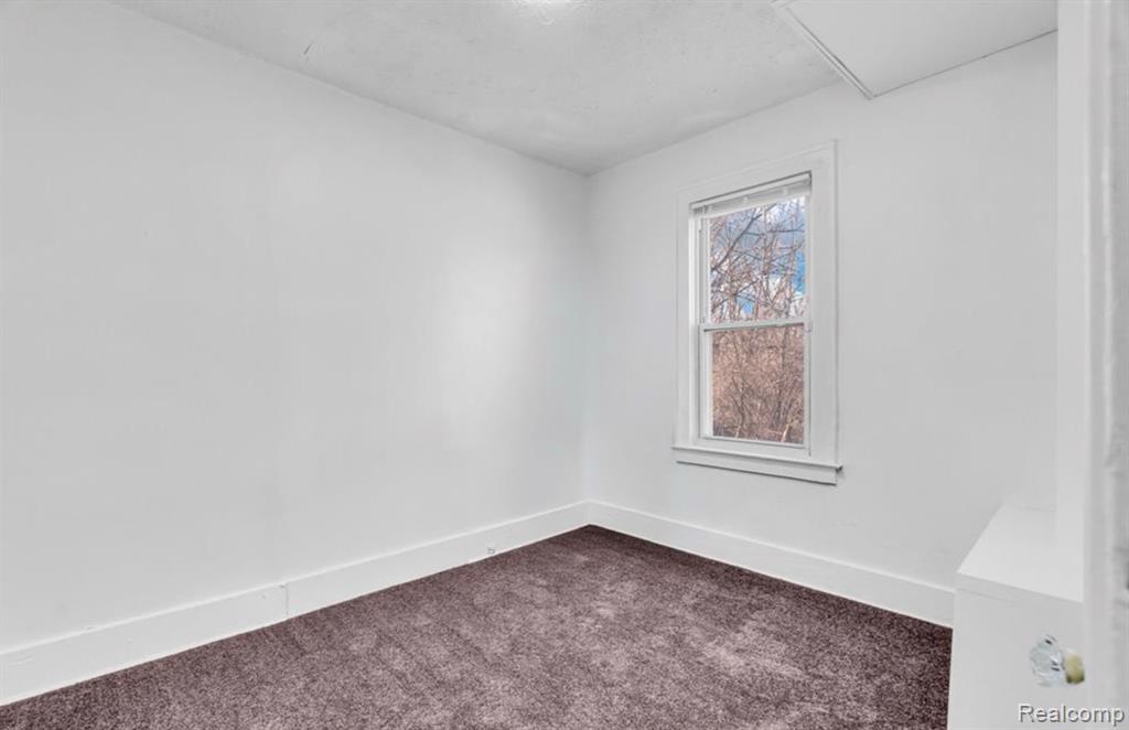 5573 Montclair Street Detroit, MI 48213 - Photo 16 of 40