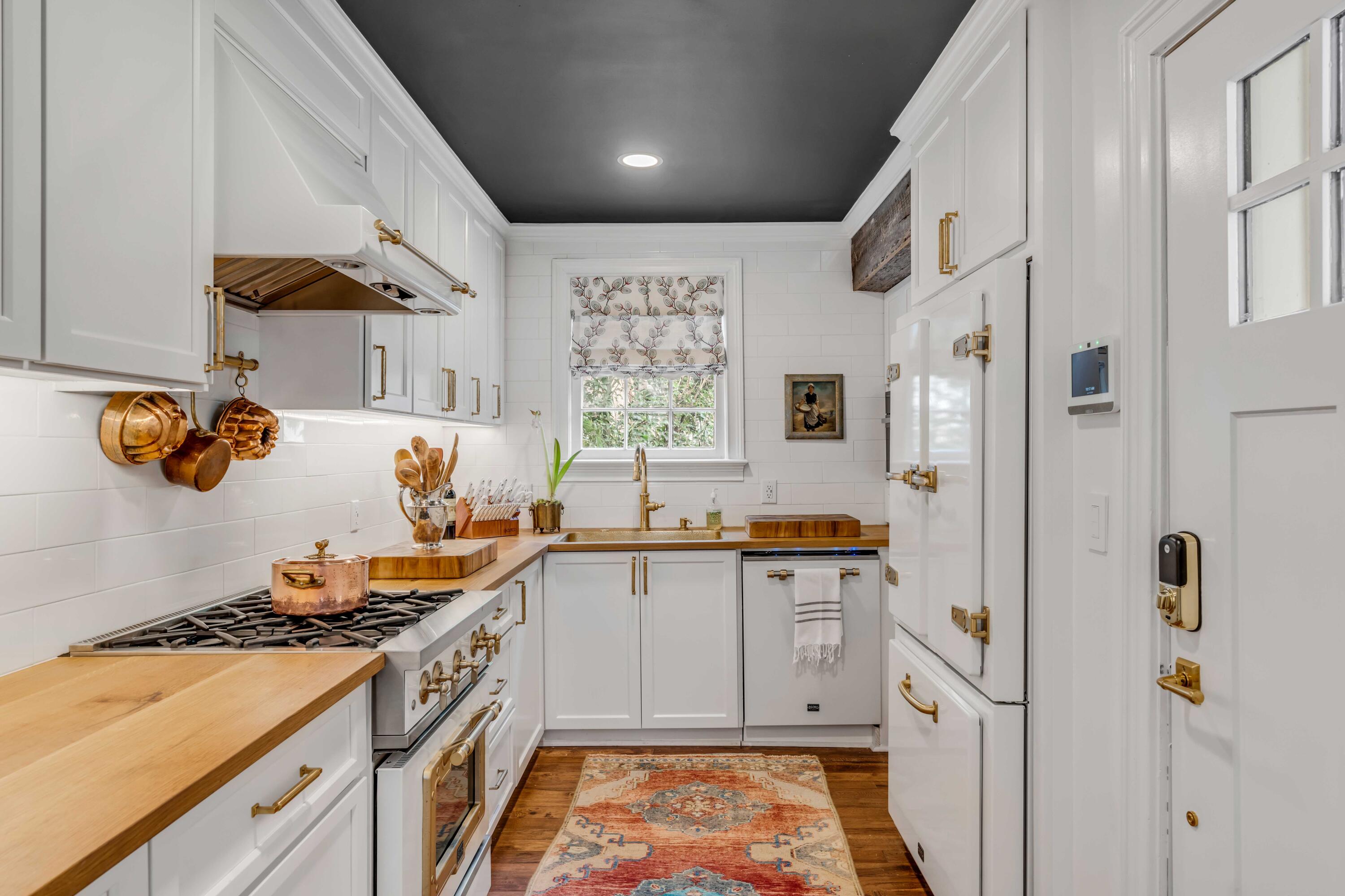 8 Smith Street Charleston, SC 29401 - Photo 15 of 61 Kitchen