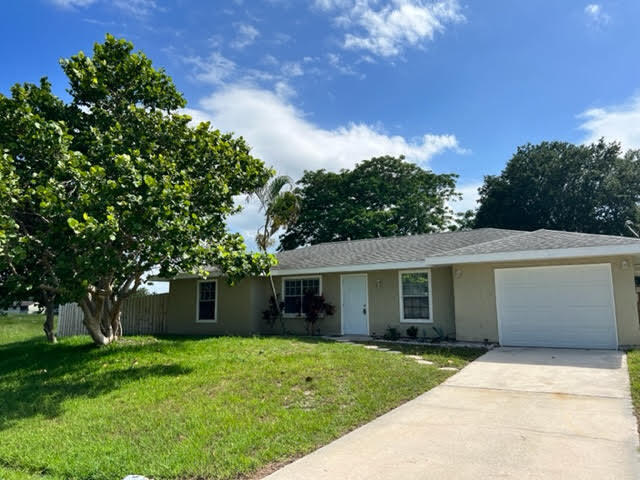 272 Southwest Cherryhill Road Port St. Lucie, FL 34953 - Photo 6 of 26 front3