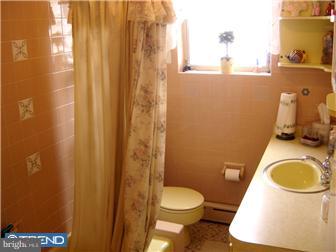 136 Wellington Road Upper Darby, PA 19082 - Photo 10 of 12 Bathroom