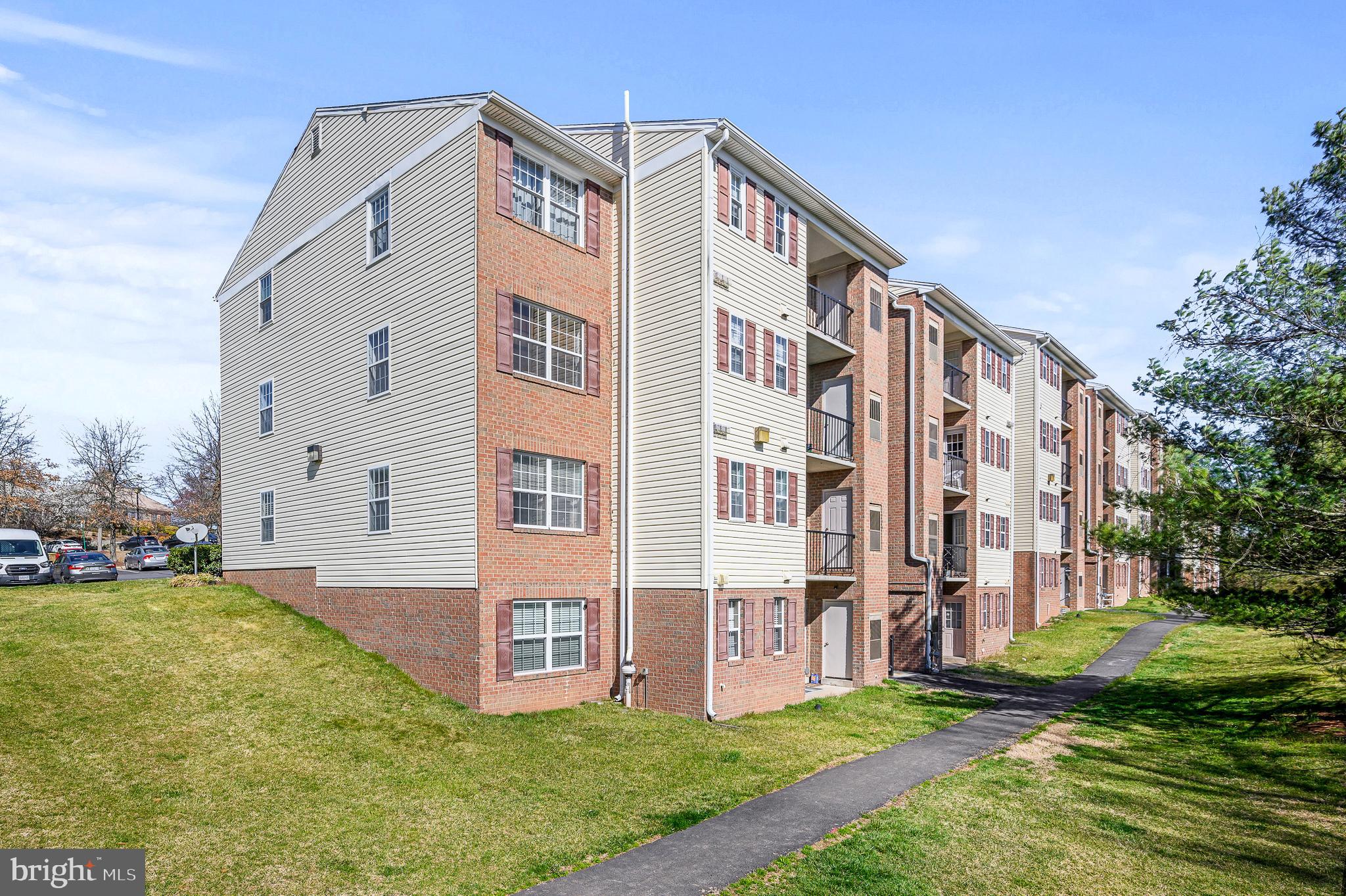 14807 Rydell Road, Unit 103 Centreville, VA 20121 - Photo 23 of 26