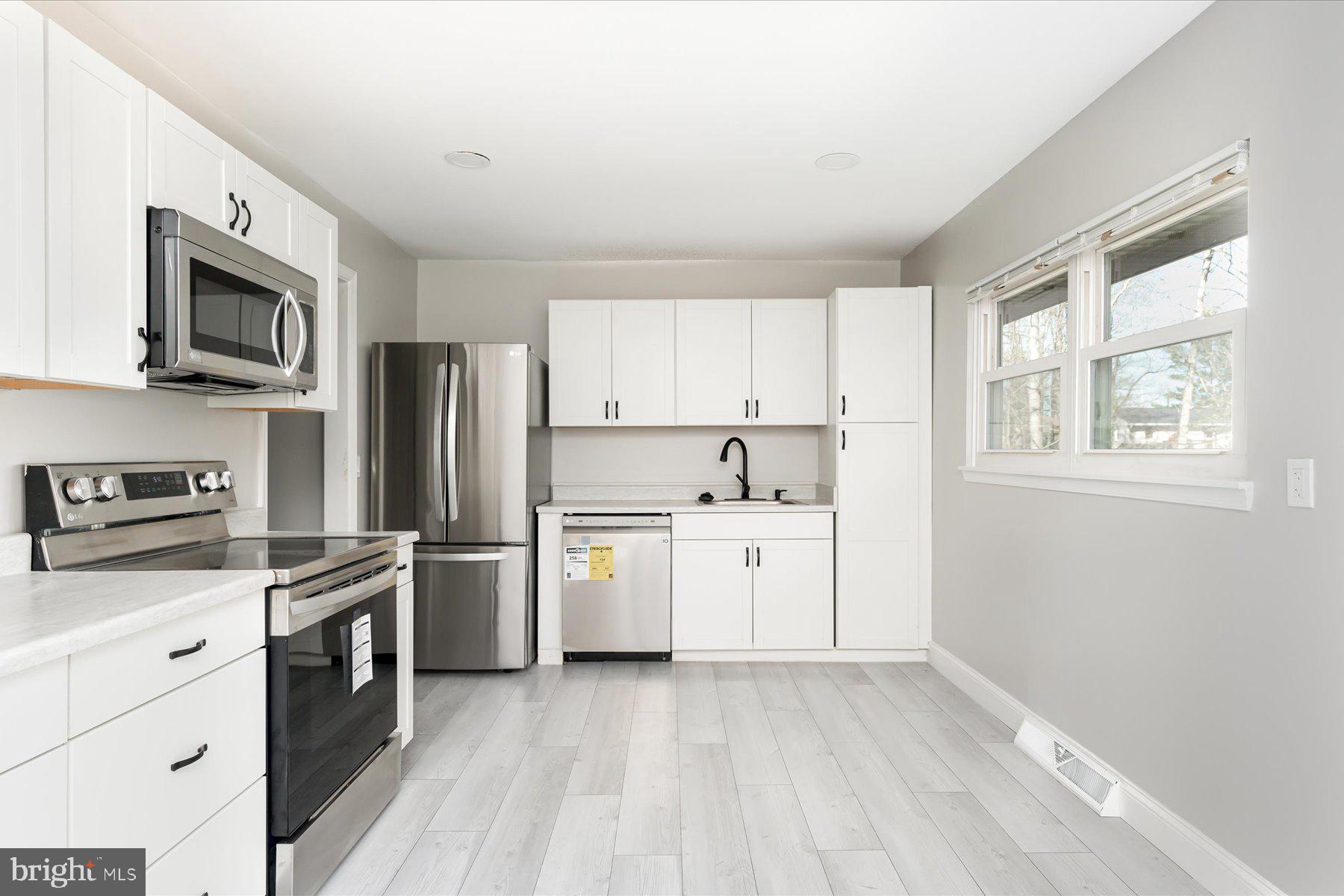 401 Heitzman Road Davidsonville, MD 21035 - Photo 7 of 32 Kitchen