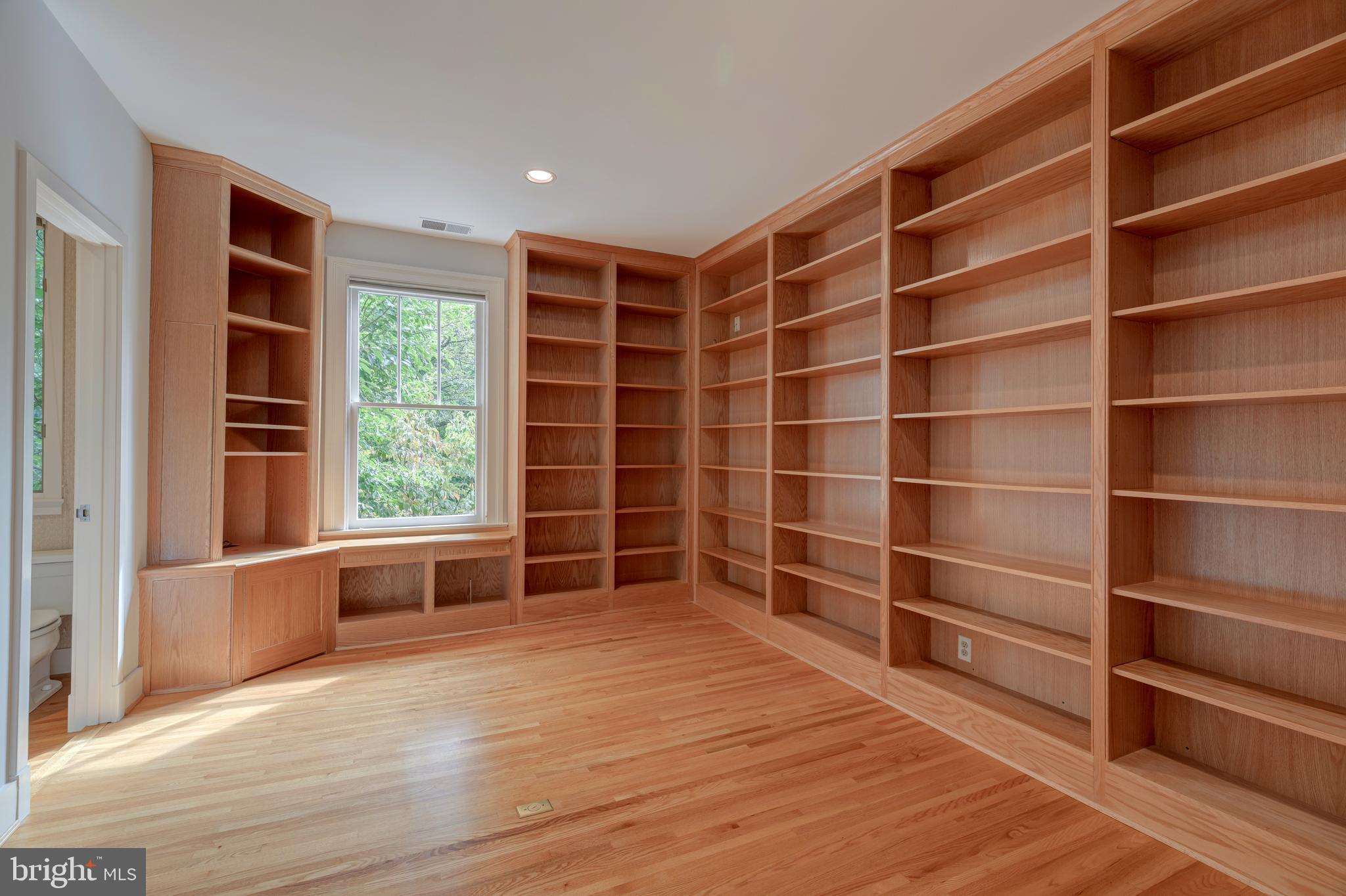 3100 33rd Place Northwest Washington, DC 20008 - Photo 20 of 36 Gallery Image 20