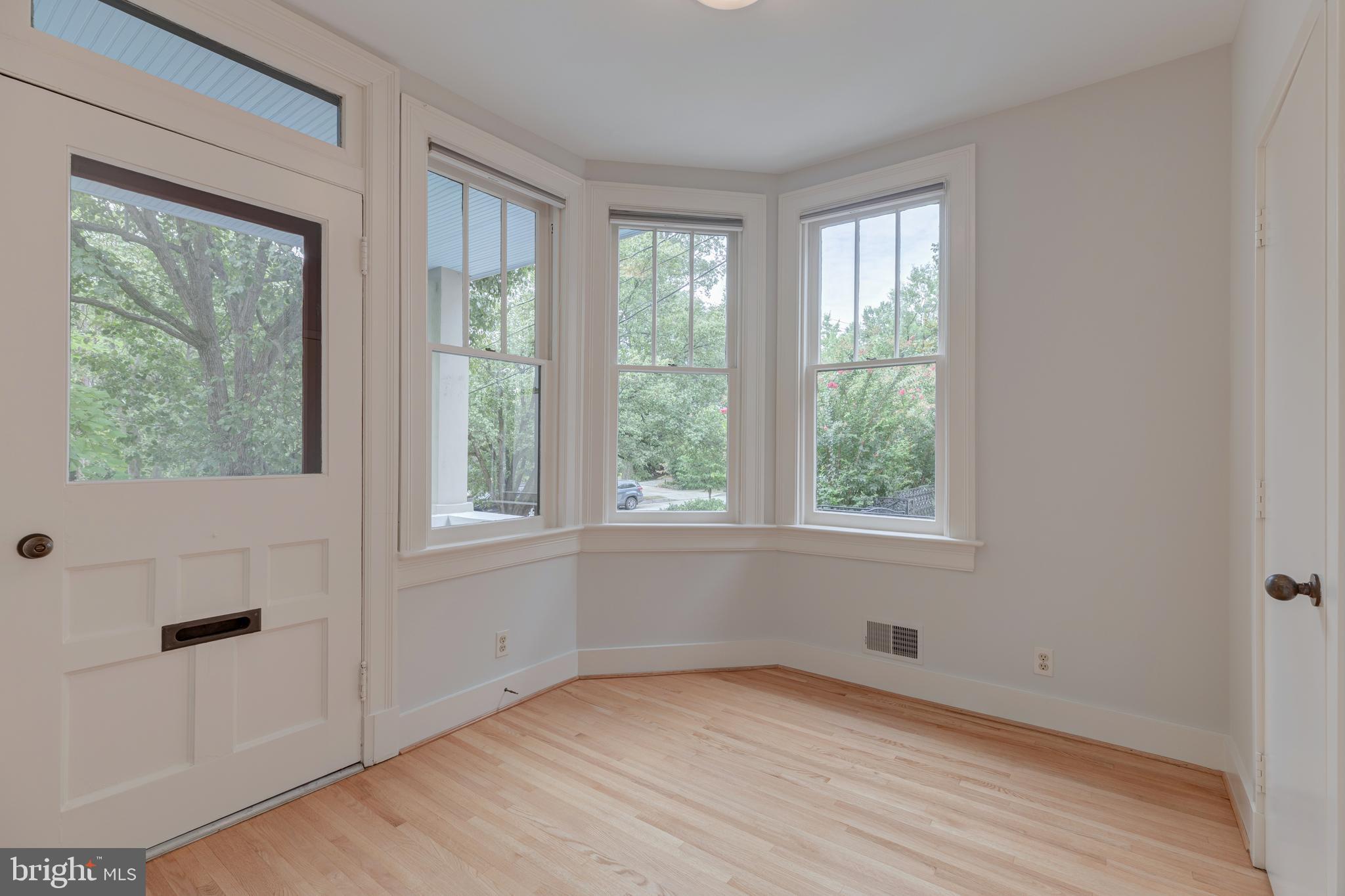 3100 33rd Place Northwest Washington, DC 20008 - Photo 10 of 36 Gallery Image 10