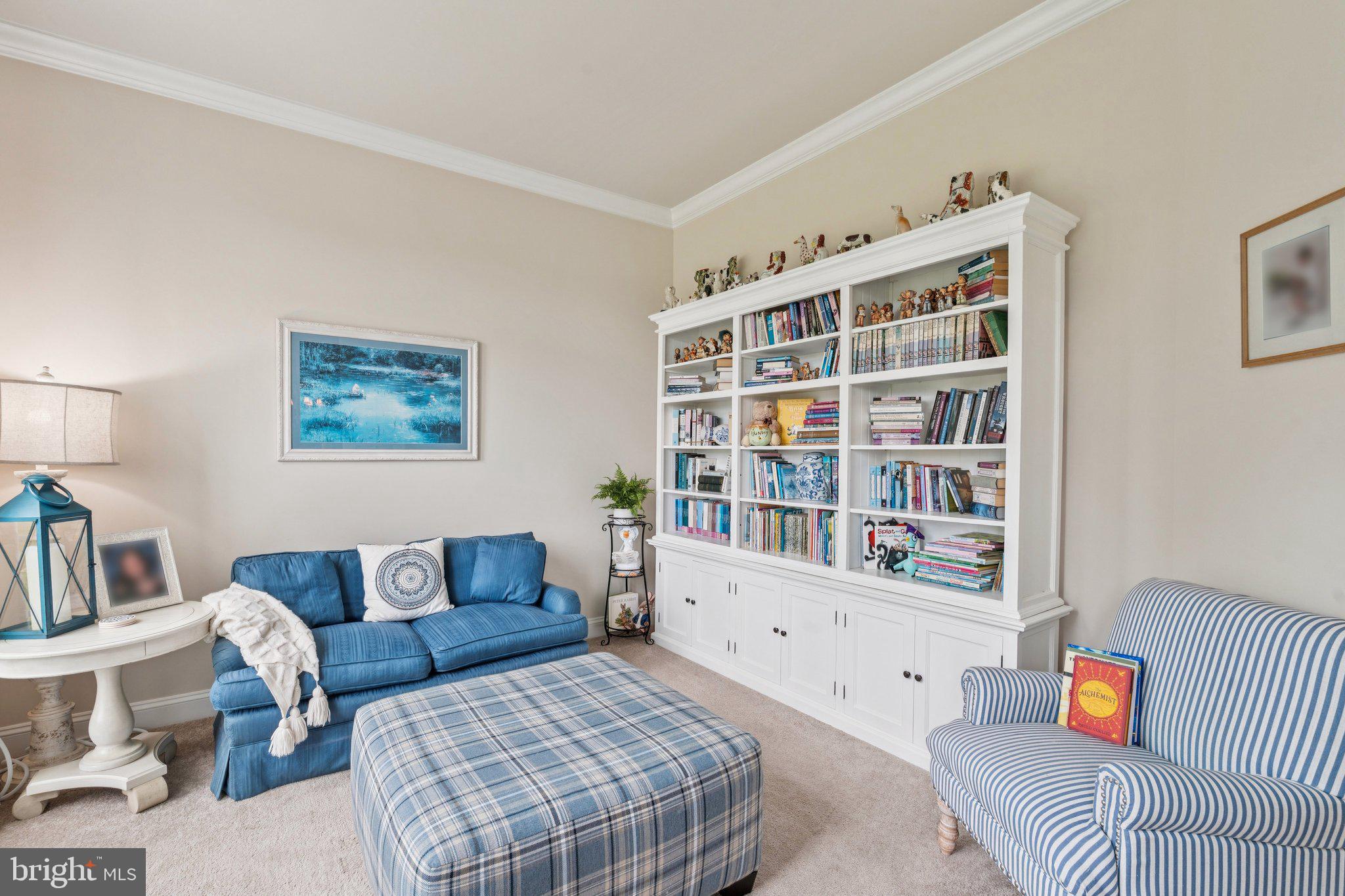 35490 Sunny Ridge Road Round Hill, VA 20141 - Photo 11 of 68 Cozy retreat with charming decor.