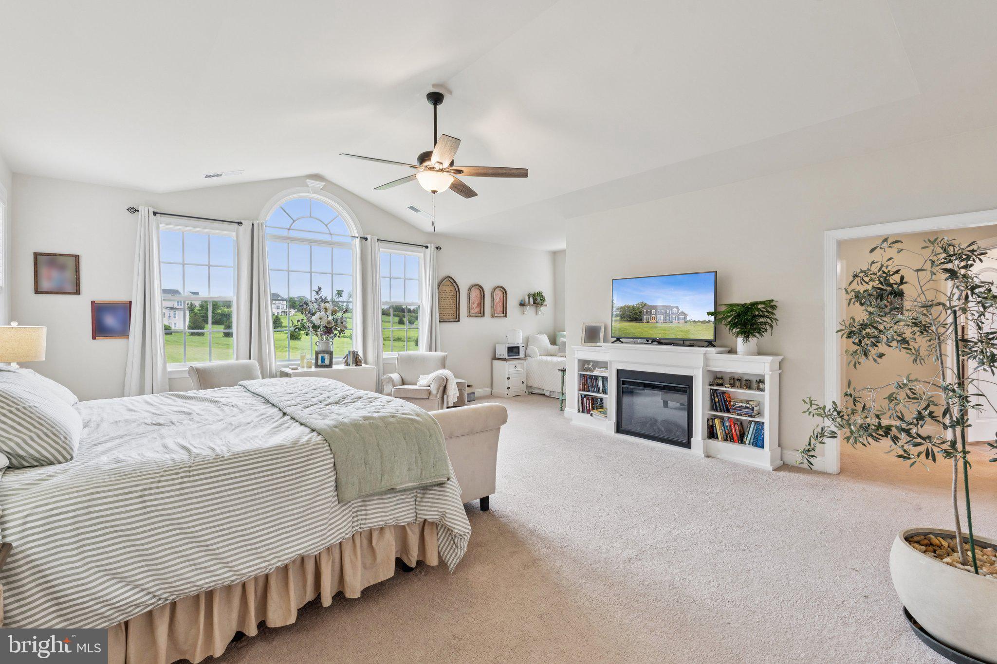 35490 Sunny Ridge Road Round Hill, VA 20141 - Photo 27 of 68 Spacious bedroom with scenic views.