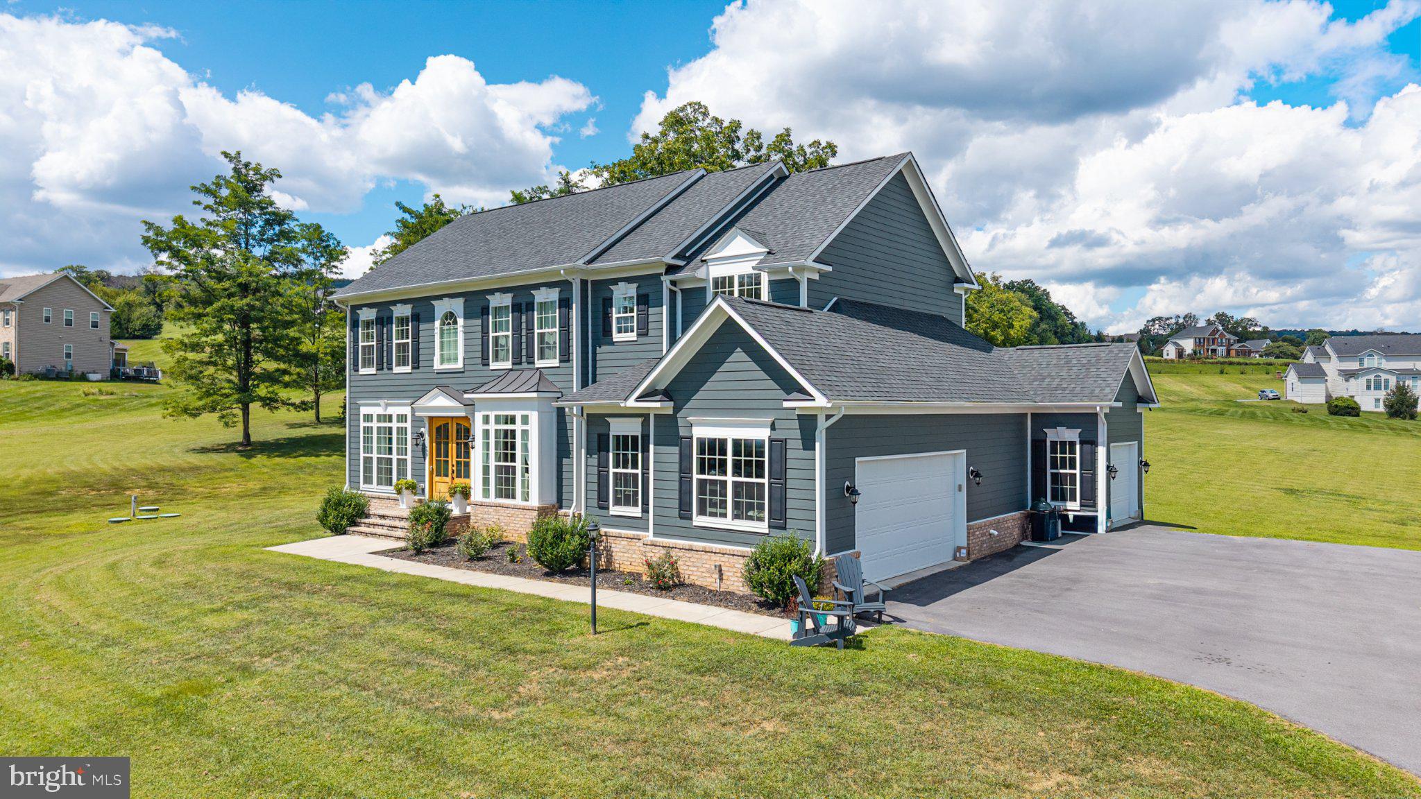 35490 Sunny Ridge Road Round Hill, VA 20141 - Photo 3 of 68 Charming home with lush green surroundings.