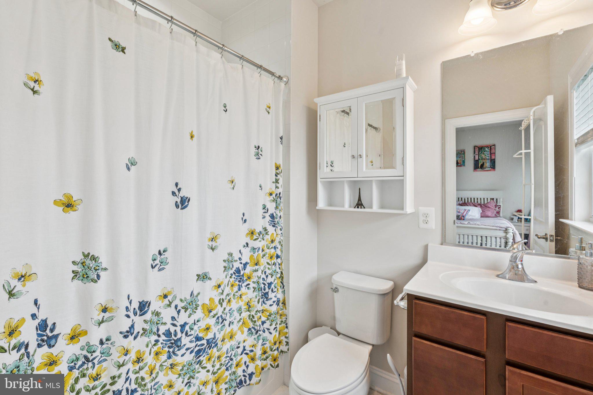 35490 Sunny Ridge Road Round Hill, VA 20141 - Photo 44 of 68 Charming bathroom with floral accents.