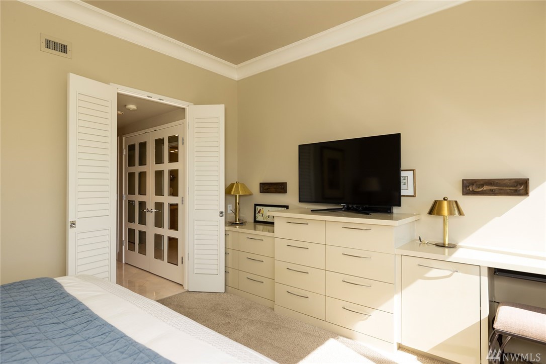 1301 Spring Street, Unit 17F Seattle, WA 98104 - Photo 16 of 39