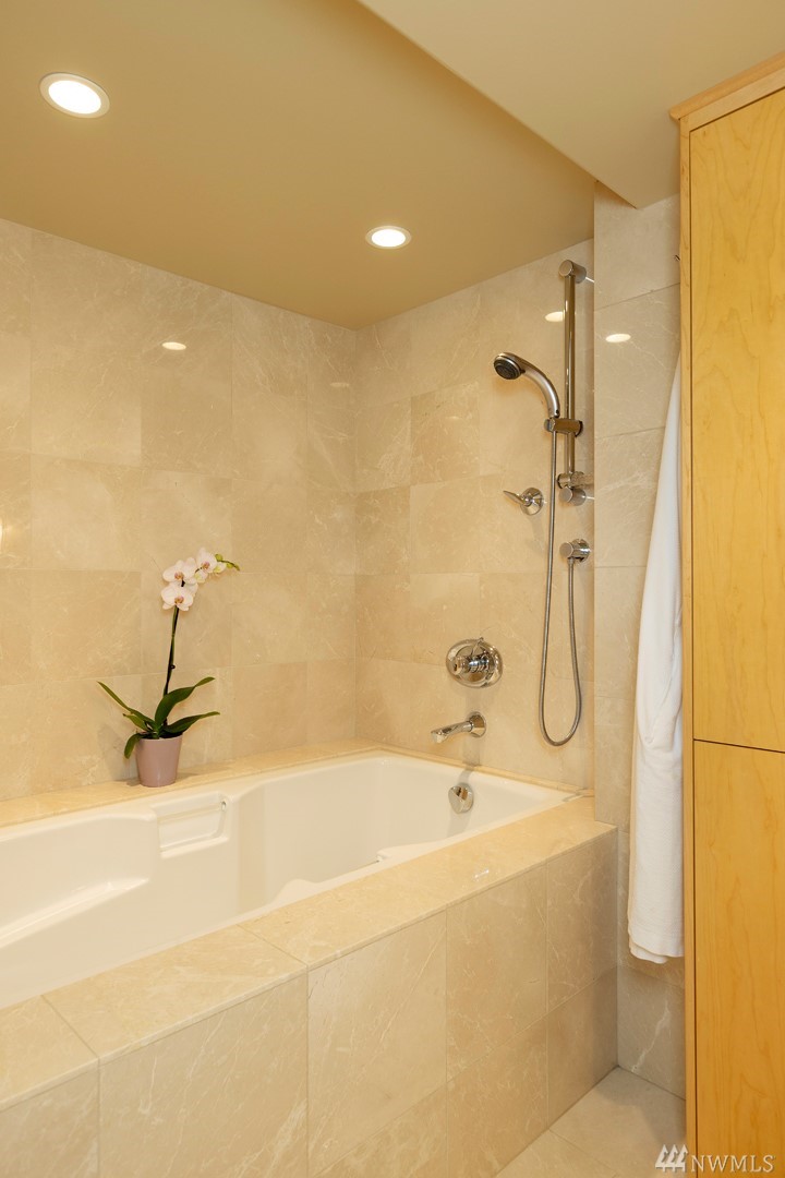 1301 Spring Street, Unit 17F Seattle, WA 98104 - Photo 19 of 39