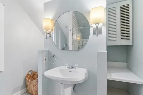 $325,000 | 7244 Baltimore Avenue, Kansas City, MO 64114