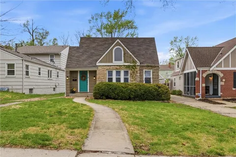 $325,000 | 7244 Baltimore Avenue, Kansas City, MO 64114