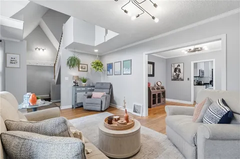 $325,000 | 7244 Baltimore Avenue, Kansas City, MO 64114