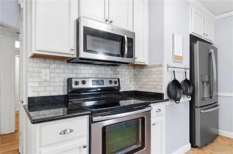 $325,000 | 7244 Baltimore Avenue, Kansas City, MO 64114