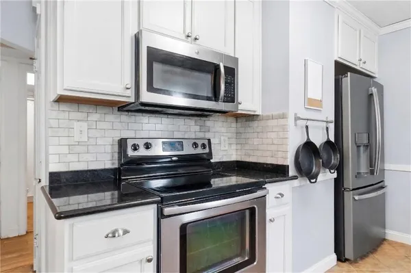 $325,000 | 7244 Baltimore Avenue, Kansas City, MO 64114